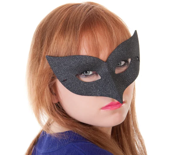 Ritratto di una bella giovane donna in maschera di carnevale nera — Foto Stock