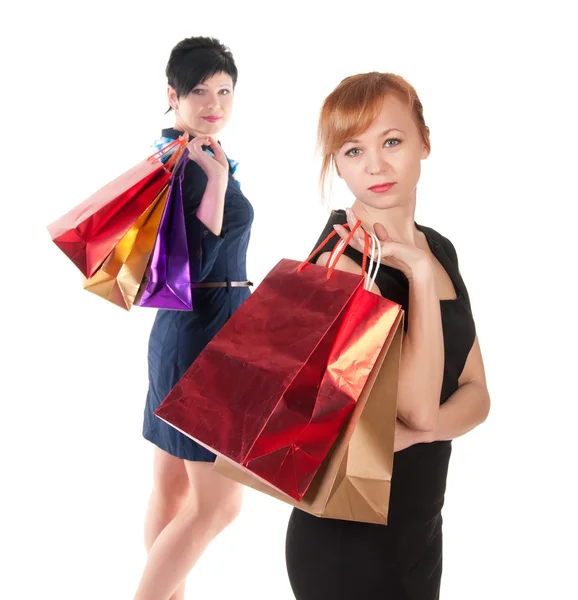 Portret van elegante twee vrouwen met shopping tassen — Stockfoto