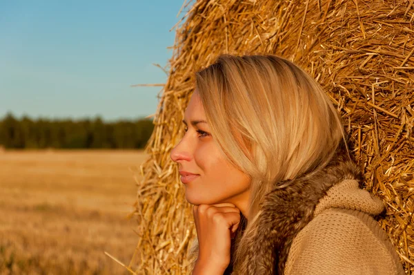 Beautiful young woman face. — Stock Photo, Image