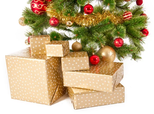 Christmas Tree and Gifts. Over white background — Stock Photo, Image