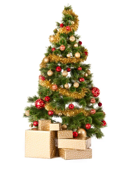 Kerstboom en geschenken. Over witte achtergrond — Stockfoto