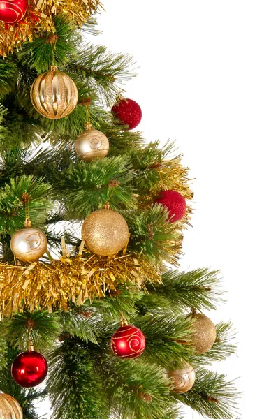 Albero di Natale decorato su sfondo bianco — Foto Stock