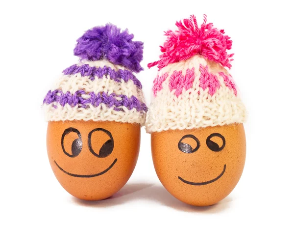 Divertidos huevos encantadores en sombreros de invierno — Foto de Stock