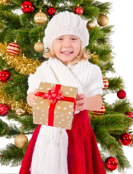 Das Porträt des kleinen Kindes, das lächelt und Geschenke in der Hand hält — Stockfoto