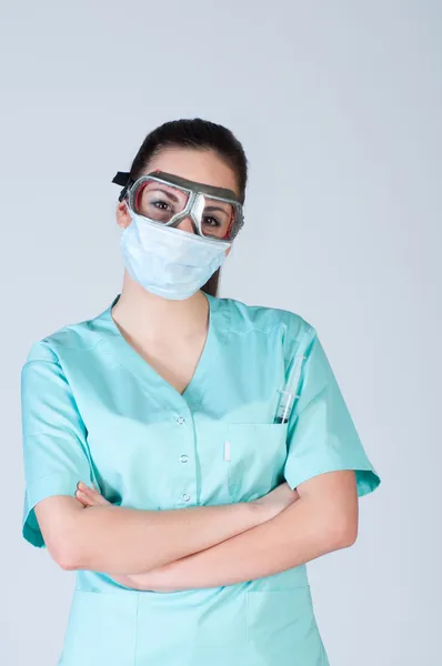 Infermiera o medico in occhiali pilota con maschera — Foto Stock