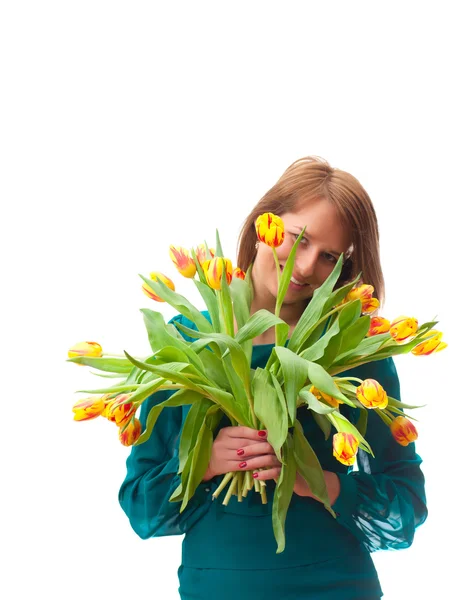 Mulher loira bonita com buquê de tulipas — Fotografia de Stock