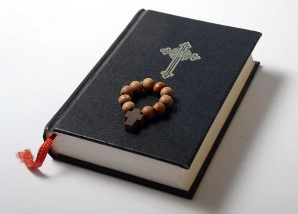 Biblia sobre fondo blanco — Foto de Stock