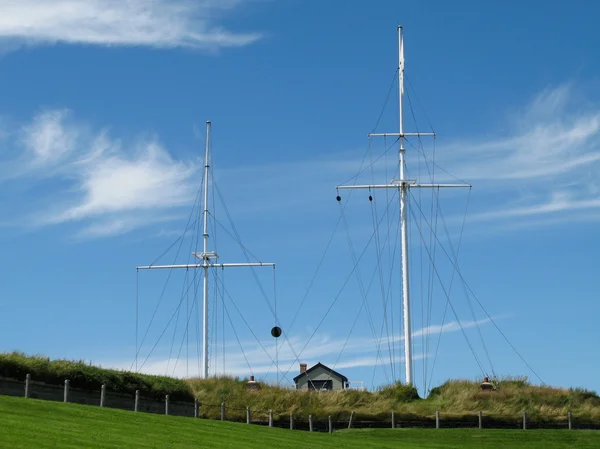Twee lege schepen masten — Stockfoto