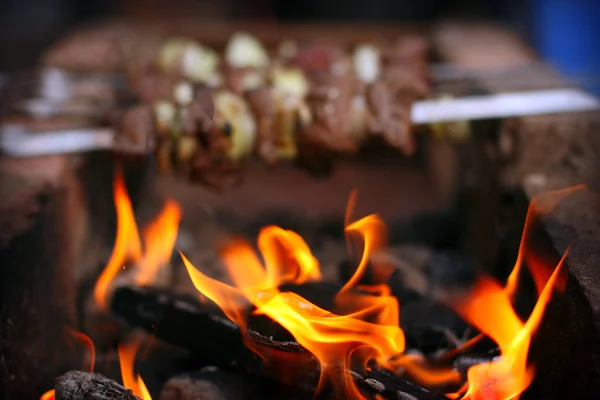Yangın ve şiş kebap