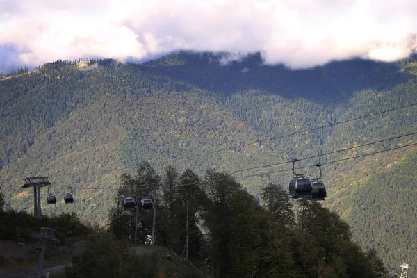 Καύκασος Βουνά Στην Krasnaya Polyana Χωριό Rosa Khutor Χειμερινό Αθλητικό — Φωτογραφία Αρχείου