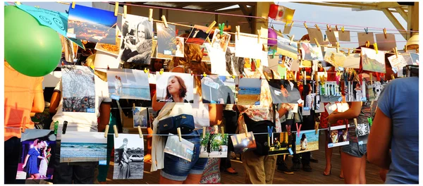 bir fotoğraf sergisi