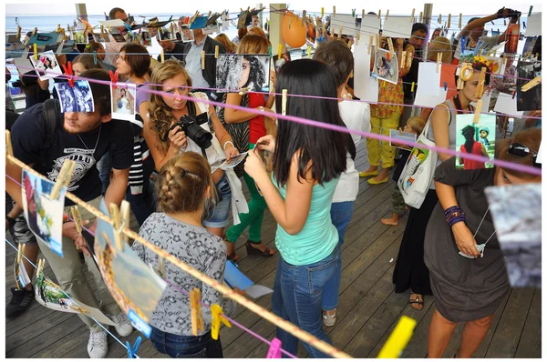 bir fotoğraf sergisi