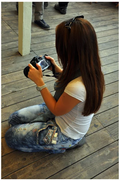 The girl with the camera — Stock Photo, Image