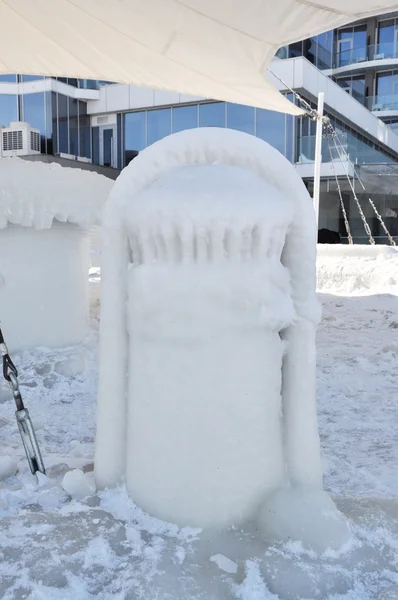 Blocs de glace sur un quai — Photo