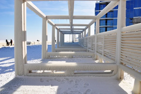 buz blokları bir iskele üzerinde