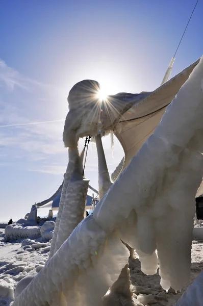 buz blokları bir iskele üzerinde