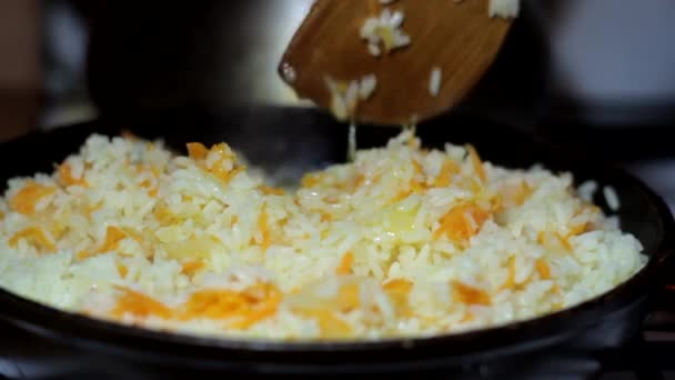Porridge Riz Aux Carottes Frites Oignons Est Mélangé Avec Une — Video