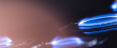 Gaz ocaklarının kavramsal fotoğrafı, tüm dünyadaki gaz krizi, kopyalanmış afiş