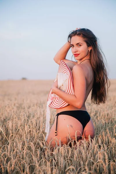 Young Slender Black Panties Field Wheat Covers Her Chest Straw — Stock Photo, Image