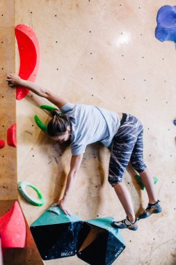 Ukrayna. Kiev. Tırmanma ve kaya tırmanışında 24.09.2022 yarışma. Spor salonu 