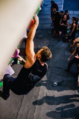Ukrayna. Kiev. Tırmanma ve kaya tırmanışında 24.09.2022 yarışma. Spor salonu 