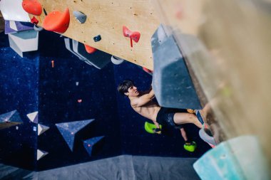 Ukrayna. Kiev. Tırmanma ve kaya tırmanışında 24.09.2022 yarışma. Spor salonu 