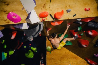 Ukrayna. Kiev. Tırmanma ve kaya tırmanışında 24.09.2022 yarışma. Spor salonu 