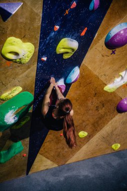 Ukrayna. Kiev. Tırmanma ve kaya tırmanışında 24.09.2022 yarışma. Spor salonu 