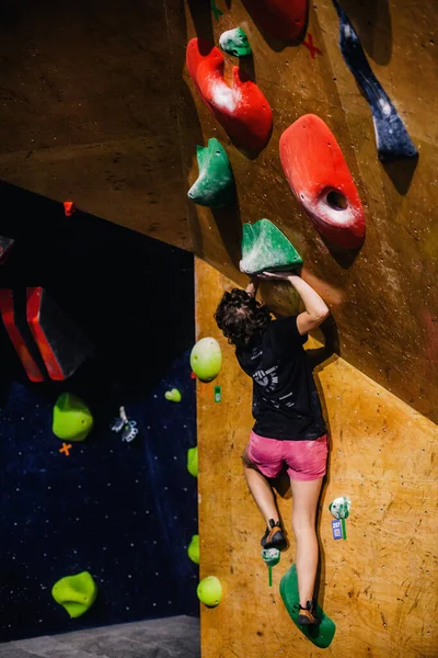 Ukraina Kiev 2022 Tävlingar Klättring Bouldering Klättrar Gym Space Högkvalitativt — Stockfoto