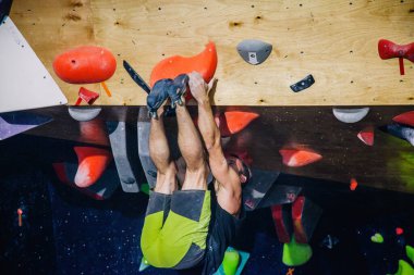 Ukrayna. Kiev. Tırmanma ve kaya tırmanışında 24.09.2022 yarışma. Spor salonu 