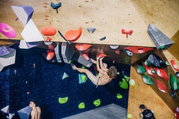 Ukraina Kiev 2022 Tävlingar Klättring Bouldering Klättrar Gym Space Högkvalitativt — Stockfoto