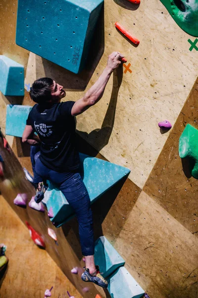 Ukraina Kiev 2022 Tävlingar Klättring Bouldering Klättrar Gym Space Högkvalitativt — Stockfoto