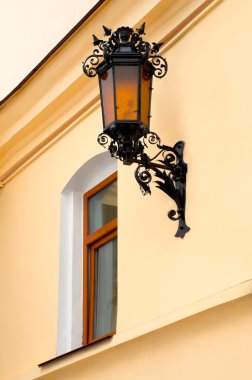 windows duvar ile eski lamba