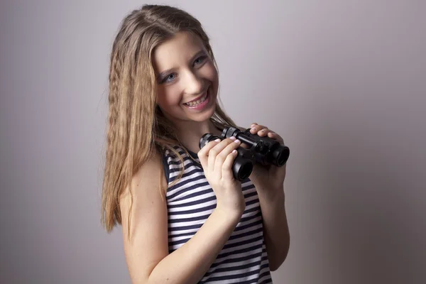 Posing with binoculars — Stock Photo, Image