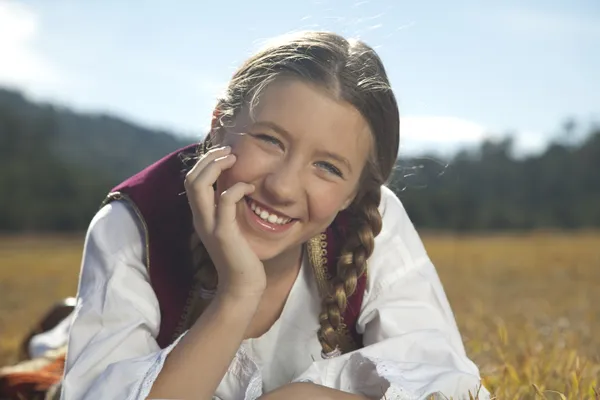 Giovane ragazza in natura — Foto Stock