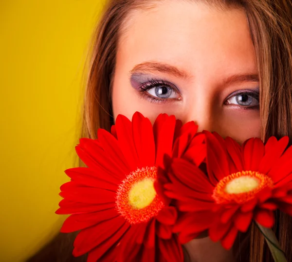 Girl with flowers — Stock Photo, Image