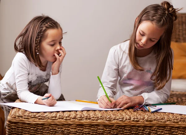 Young girls drawing — Stock Photo, Image