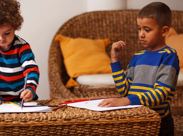 Young boy drawing — Stock Photo, Image