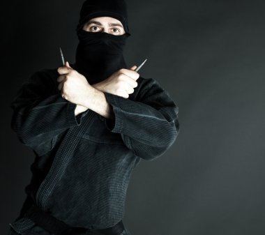 trowing bıçak ile Ninja