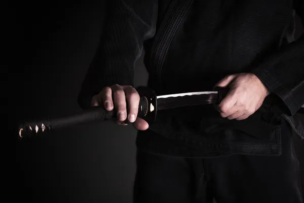 Mann mit Katana — Stockfoto