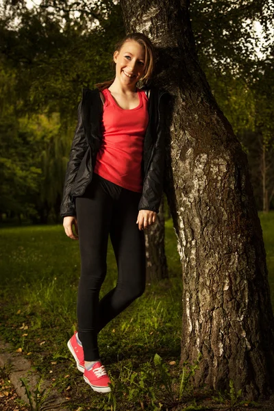 Chica en la naturaleza — Foto de Stock