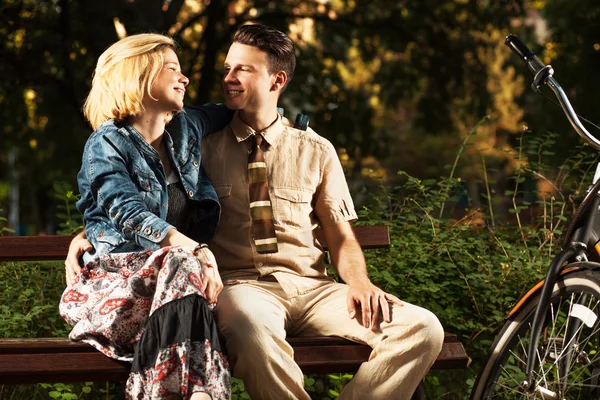 Young caucasian man and woman enjoying in nature — Stock Photo, Image