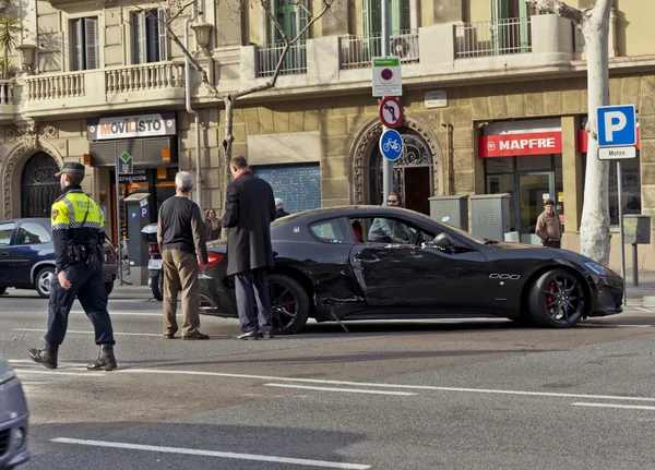 Accident de voiture Maserati à Barcelone Image En Vente