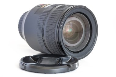 siyah kamera lens üzerinde beyaz izole