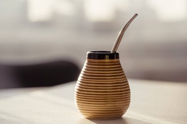 Yerba mat in seramik matero, bombilla.