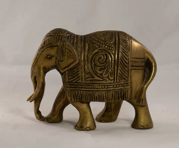 Figurine of an Indian elephant made of bronze on a white background — Stock Photo, Image