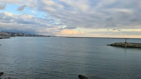 Genova Italien Januari 2022 Havslandskap Blå Himmel Moln Och Hav — Stockfoto