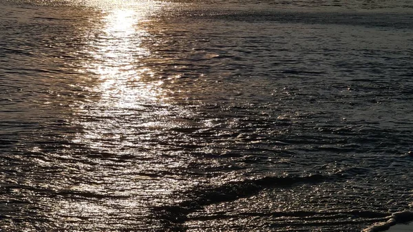 Savona Italia Helmikuuta 2022 Panoraama Meren Auringonlaskusta Valo Veden Yläpuolella — kuvapankkivalokuva