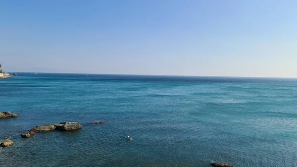 Savona Italia Februari 2022 Panorama Laut Biru Cahaya Atas Air — Stok Foto