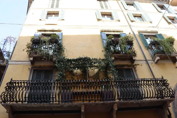 Verona Italy March 2022 Beautifull Old Buildings Verona Typical Architecture — Stock Photo, Image